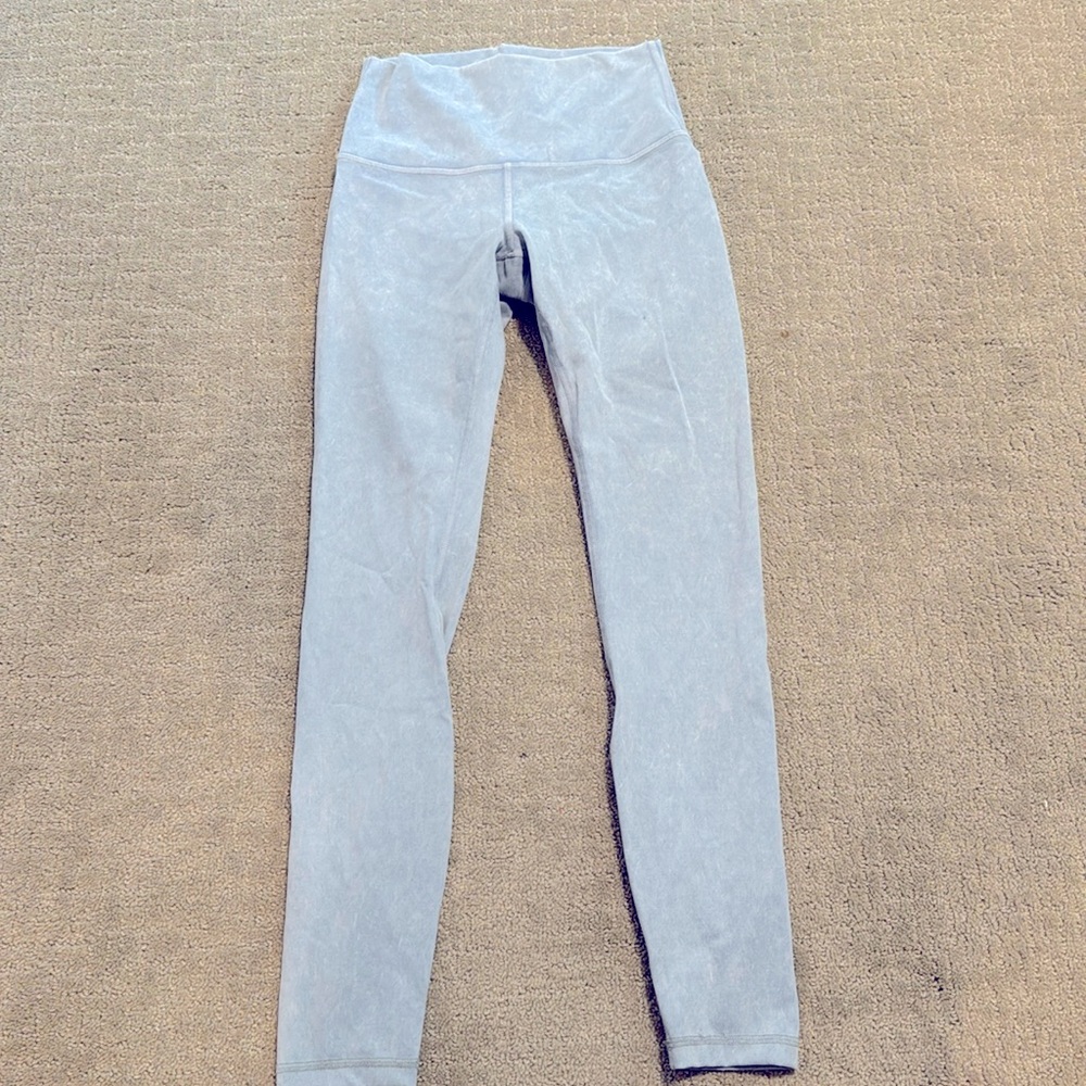 Lululemon Wunder Under High Rise sz 4. “Snow washed” color